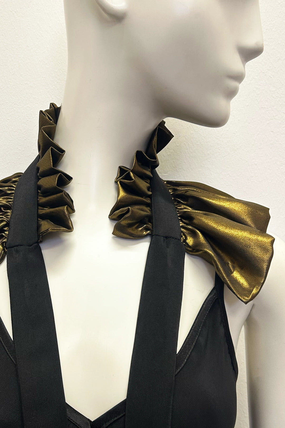 Estelle Frill Tie Collar
